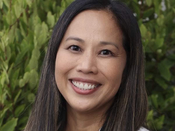 April Bagaporo Headshot